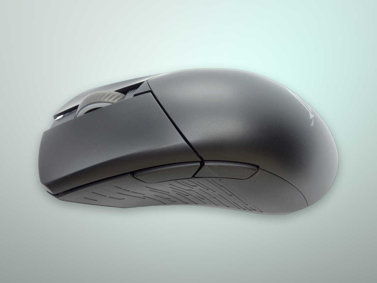 ASUS ROG Gladius III Wireless profilo laterale con incisioni RGB Republic of Gamers sul fianco