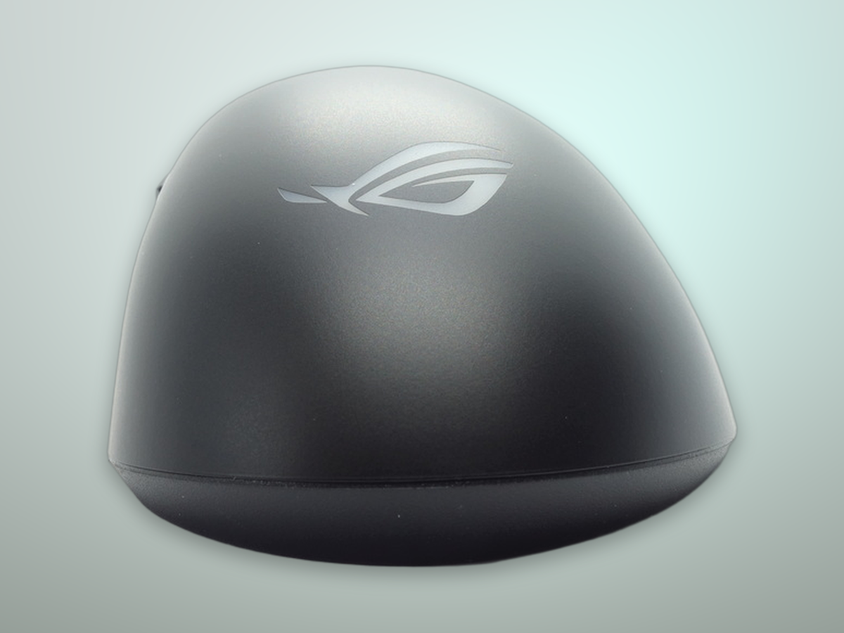 ASUS ROG Gladius III Wireless vista posteriore con logo ROG illuminato e dettaglio scocca