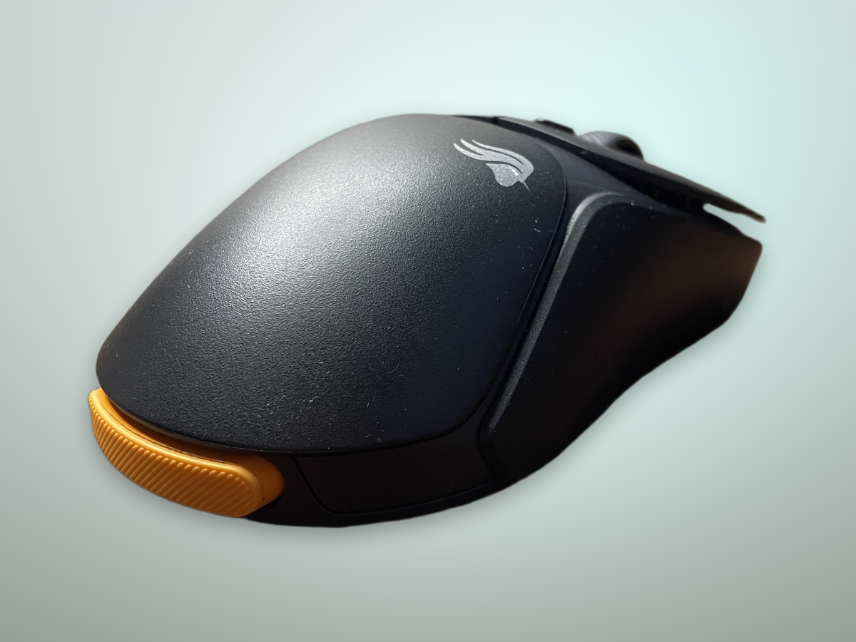 Glorious Model O3 Wireless mouse gaming simmetrico foto hero su sfondo pulito