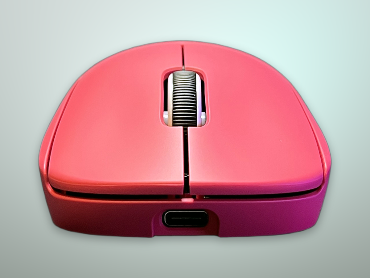 Logitech G Pro X Superlight 2 vista frontale con forma simmetrica