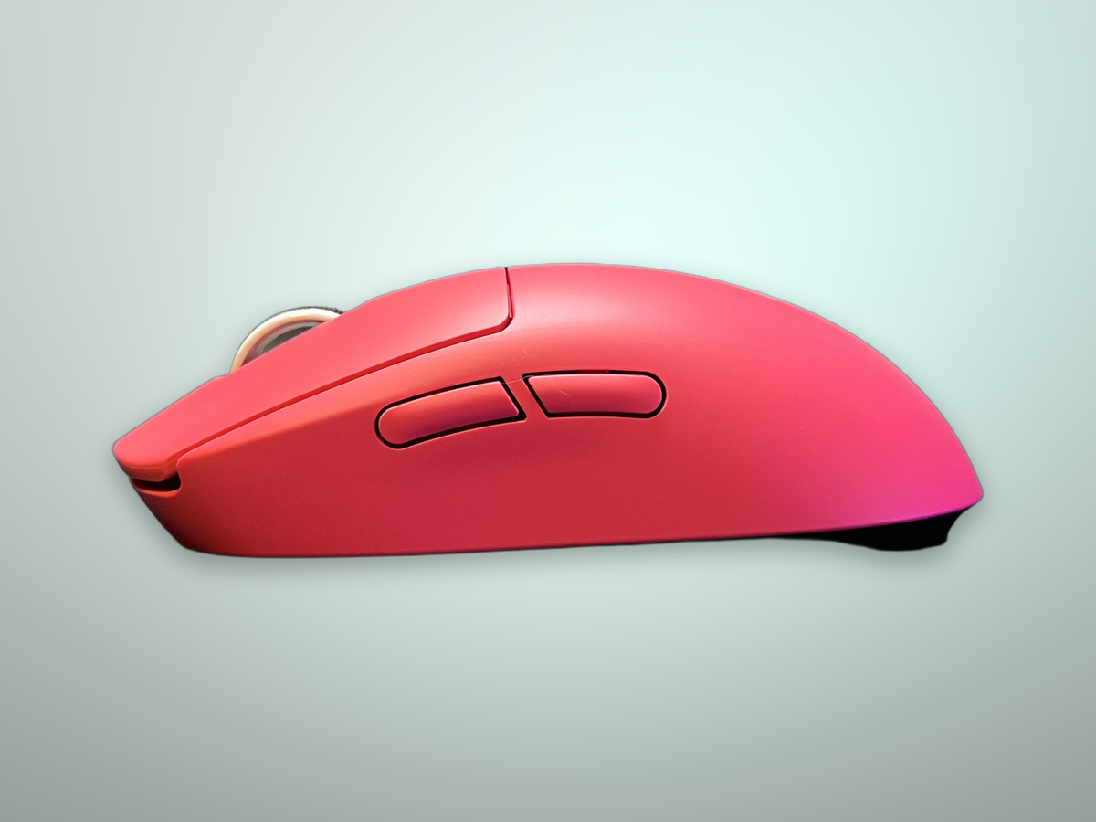Logitech G Pro X Superlight 2 profilo laterale gobba centrale e pulsanti laterali
