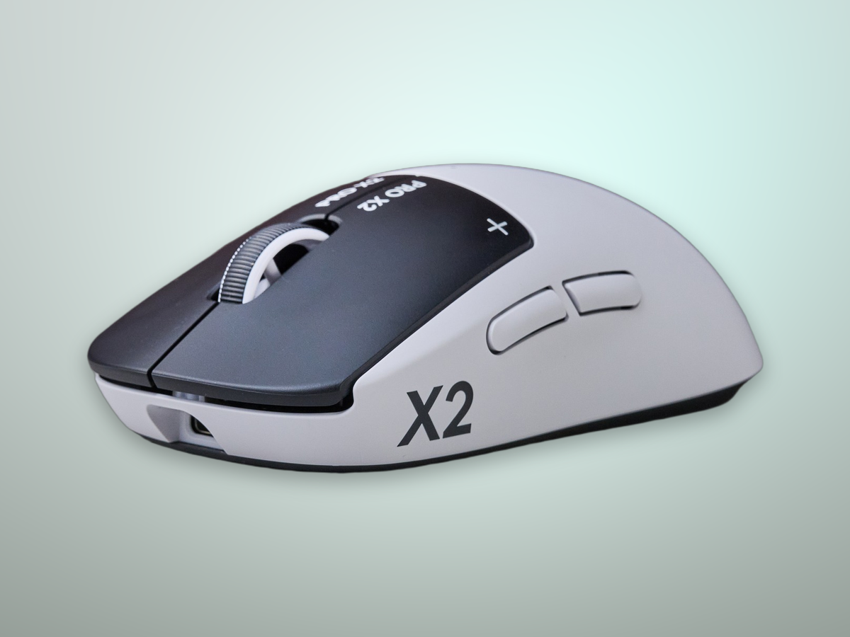 Profilo laterale del Logitech G PRO X2 Superstrike con altezza del dorso e shape ribassata
