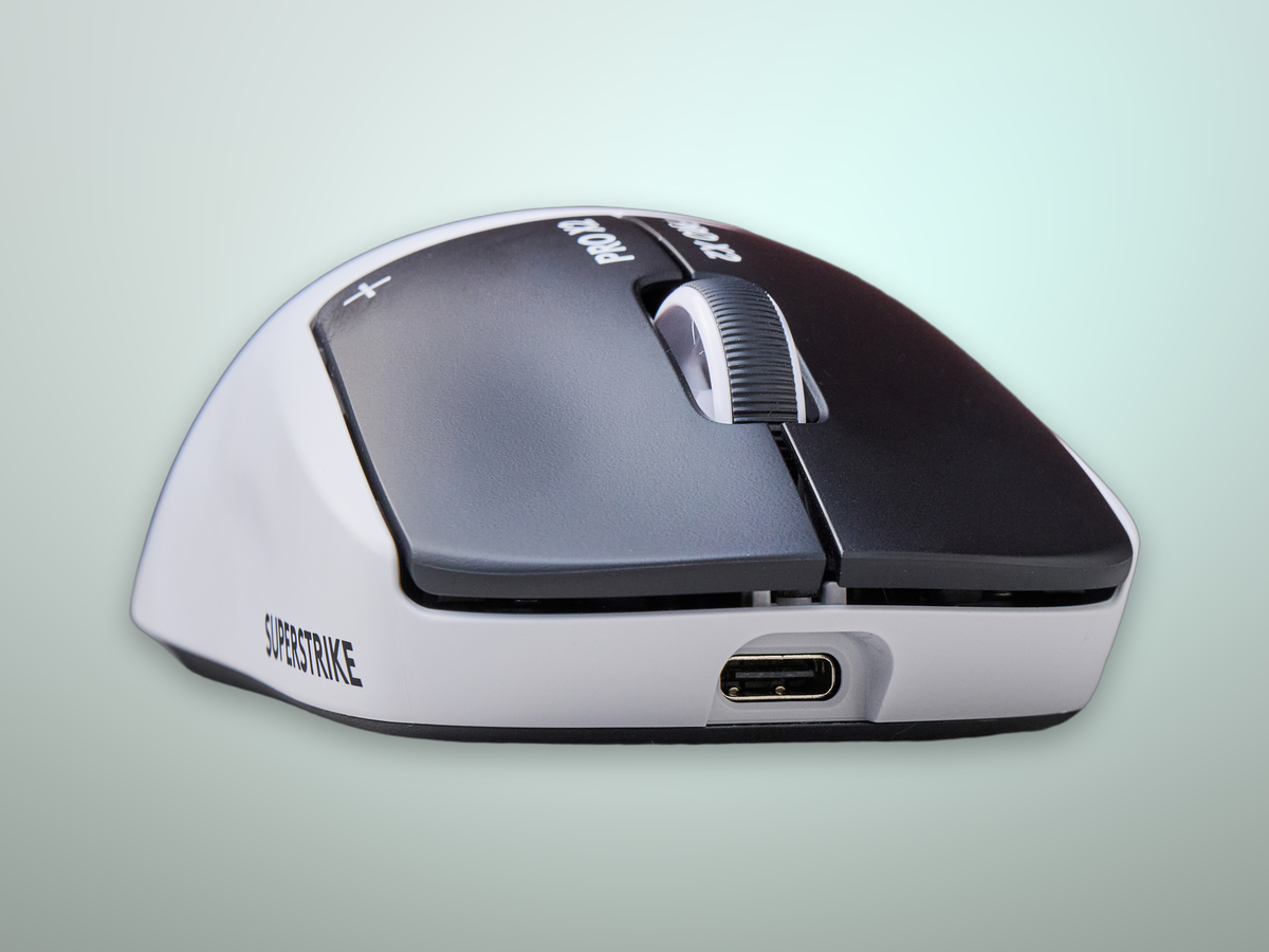 Vista frontale del Logitech G PRO X2 Superstrike: altezza e larghezza dei tasti principali