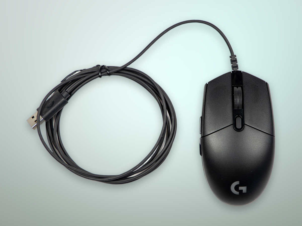 Logitech G G203 LIGHTSYNC mouse gaming cablato visto dall'alto con cavo USB