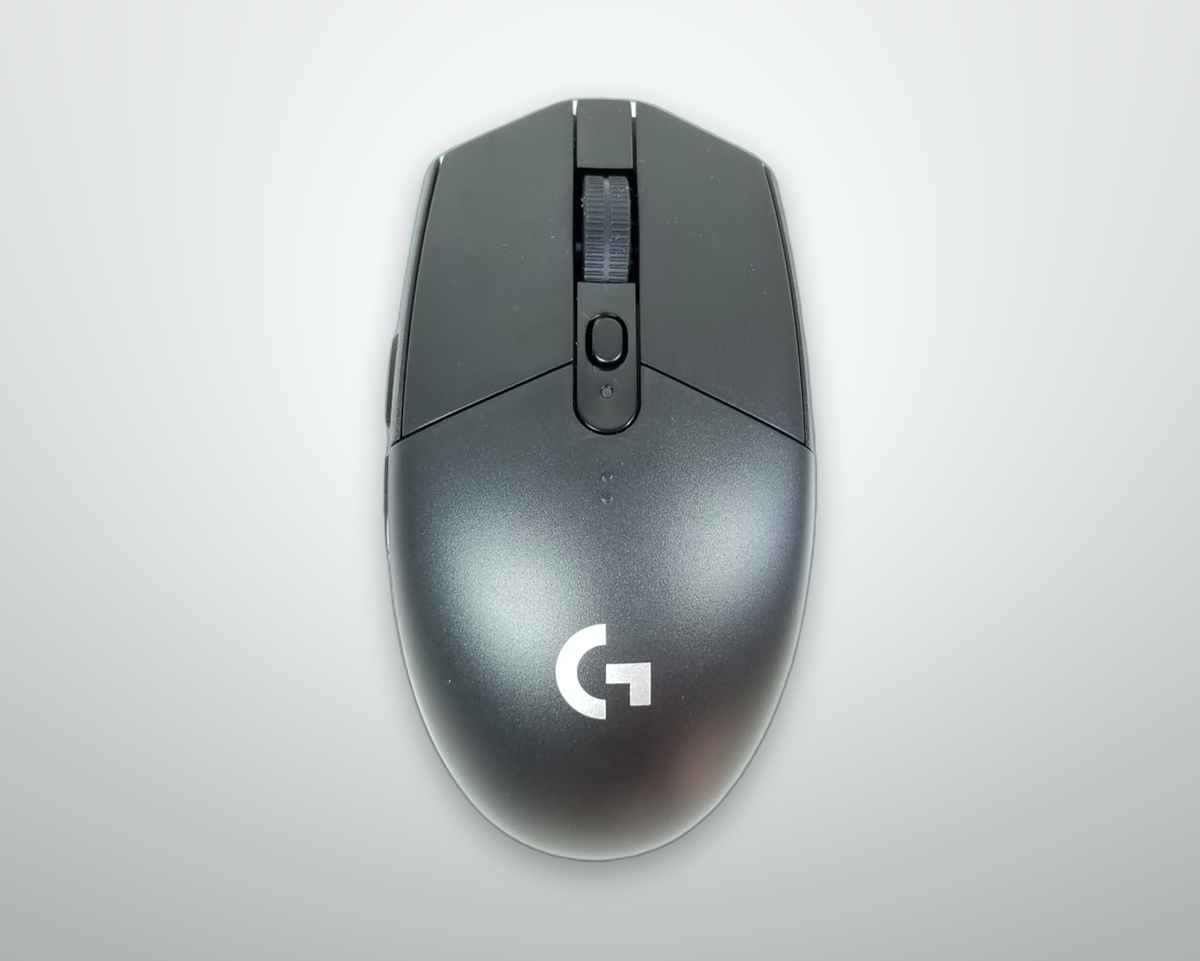 Logitech G305 vista dall'alto che mostra la forma compatta ambidestra del mouse