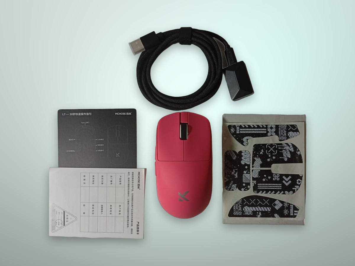 Dettaglio della porta USB-C e del ricevitore wireless 8K del MCHOSE L7 Ultra+