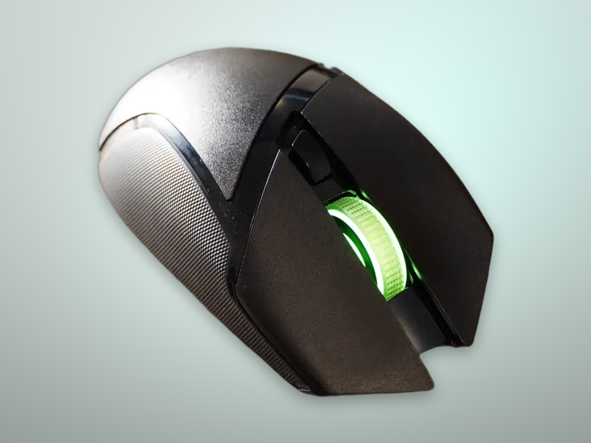 Razer Basilisk V3 X HyperSpeed vista dall'alto a tre quarti del mouse gaming wireless