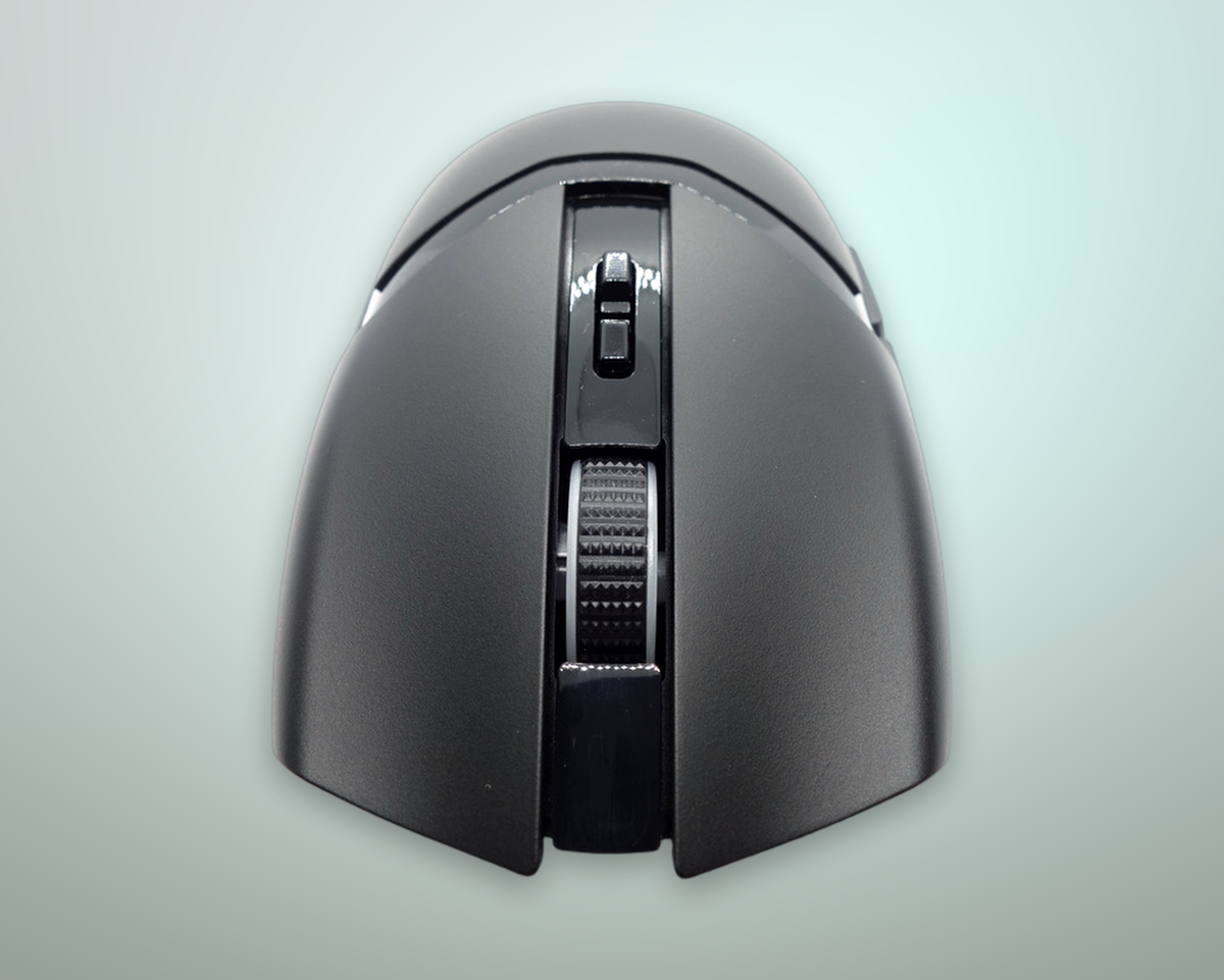 Dettaglio del Razer Cobra Pro con sensore ottico Focus Pro 30K