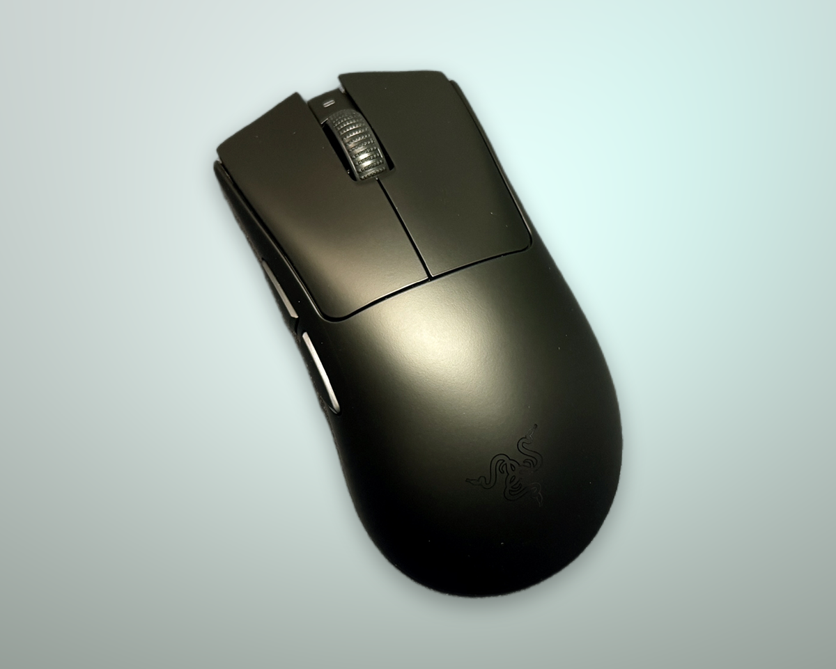 Razer DeathAdder V4 Pro vista dall'alto forma ergonomica per destrimani