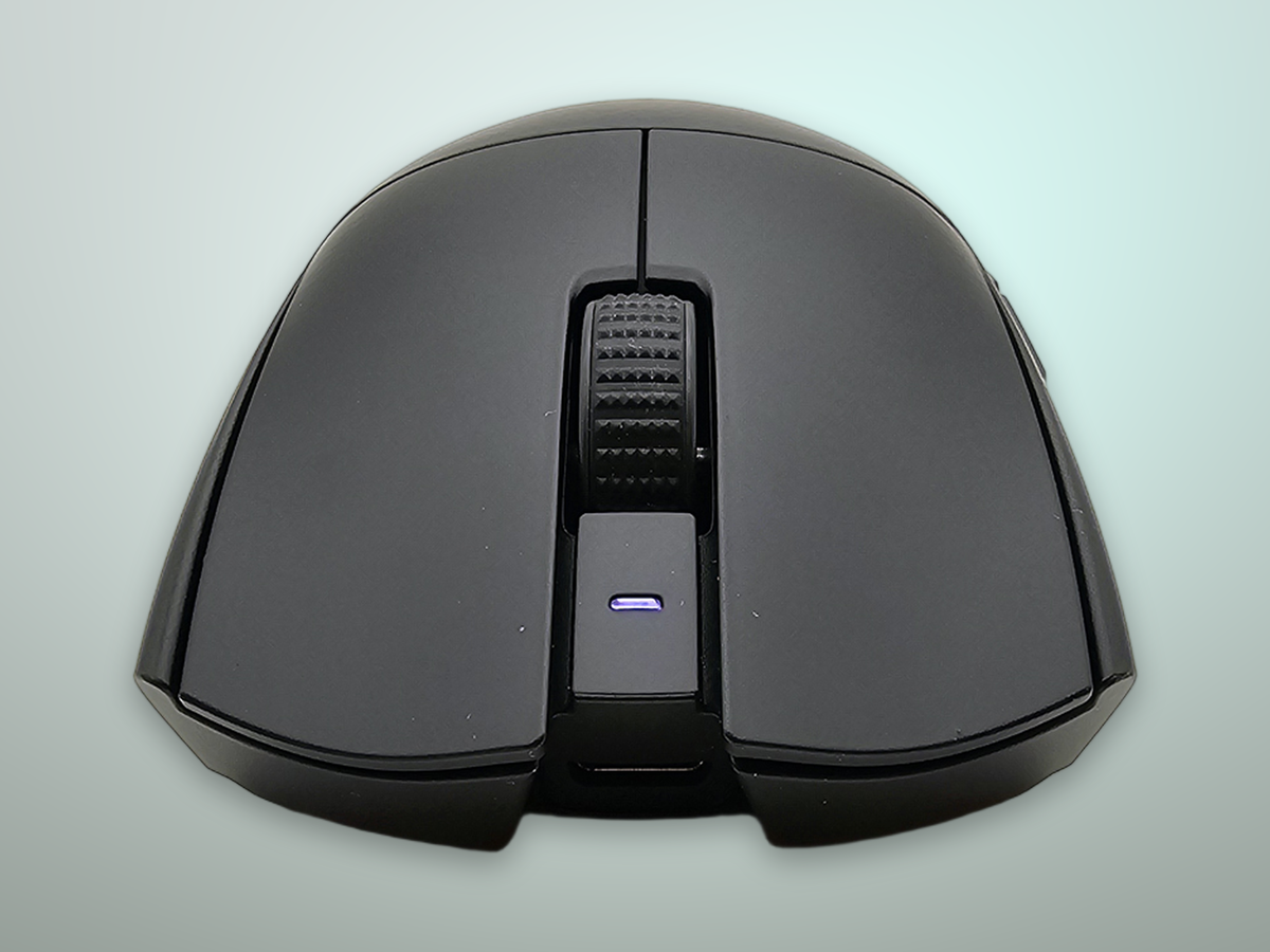 Dettaglio della porta USB-C del Razer Viper V3 Pro per la ricarica e l'uso cablato