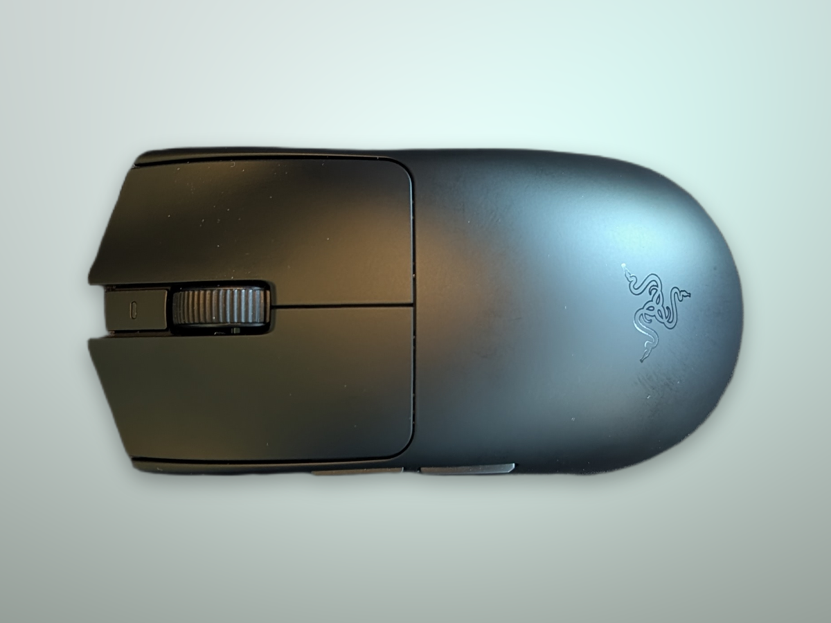Razer Viper V4 Pro vista dall'alto forma simmetrica completa