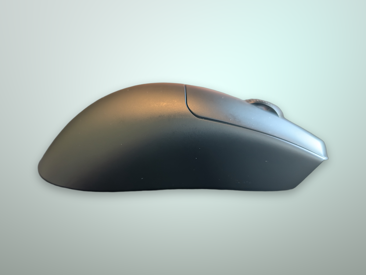 Razer Viper V4 Pro profilo laterale altezza del dorso del mouse